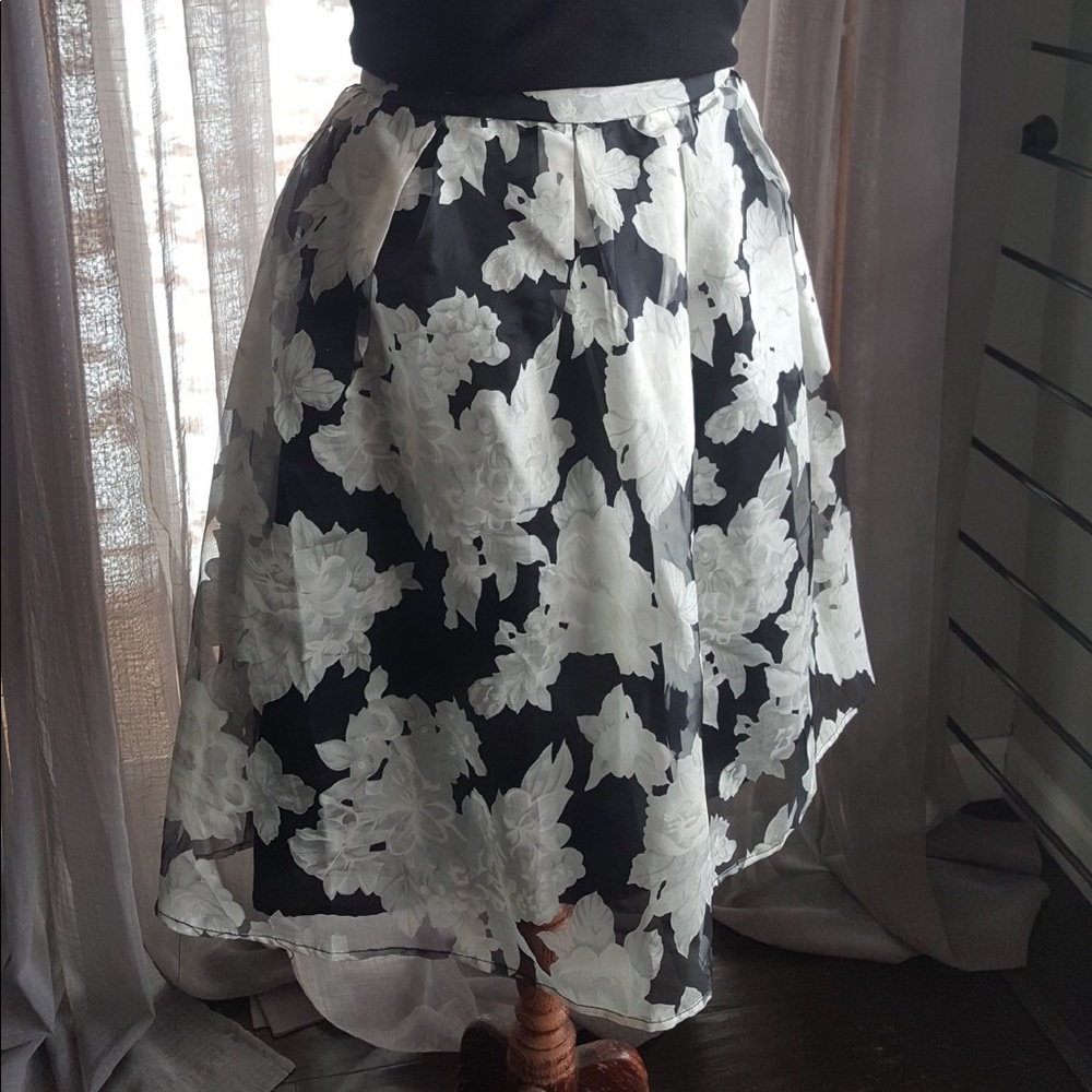 Forever21 foral skirt